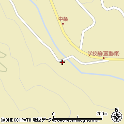 愛媛県上浮穴郡久万高原町二名甲-2862-2周辺の地図