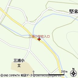 三浦小学校入口周辺の地図