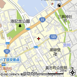 四国中央市中央駐車場周辺の地図