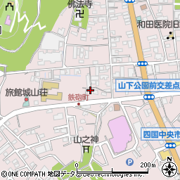 愛媛県四国中央市川之江町1067-4周辺の地図