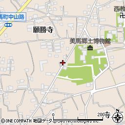 徳島県美馬市美馬町願勝寺11-1周辺の地図