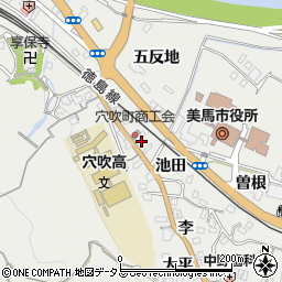 徳島県美馬市穴吹町穴吹（岡ノ下）周辺の地図