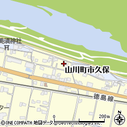 徳島県吉野川市山川町川田670周辺の地図