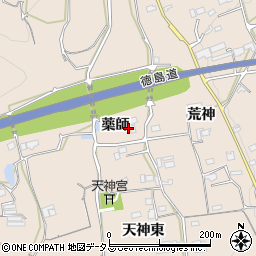徳島県美馬市美馬町（薬師）周辺の地図