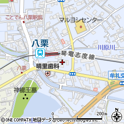 秋山理容所周辺の地図