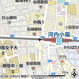 ファミリーマート小阪駅前店周辺の地図