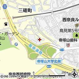 奈良県奈良市三碓町2111-22周辺の地図