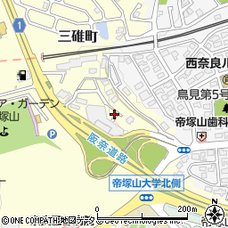 奈良県奈良市三碓町2111周辺の地図