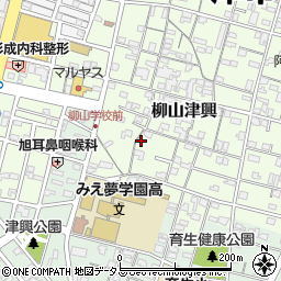 三重県津市柳山津興1442-5周辺の地図