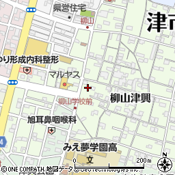 三重県津市柳山津興1488-12周辺の地図