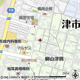 三重県津市柳山津興1518-5周辺の地図