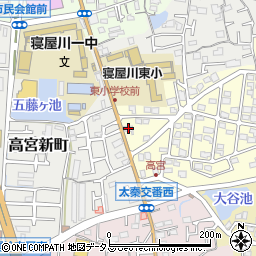 大阪府寝屋川市太秦緑が丘1-23周辺の地図