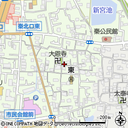 秦町２５－２６　テラスハウス　左周辺の地図