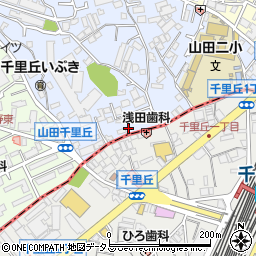 大阪府吹田市千里丘下11-17周辺の地図