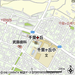 津市千里ヶ丘公民館周辺の地図