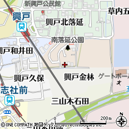 京都府京田辺市興戸南落延28-8周辺の地図