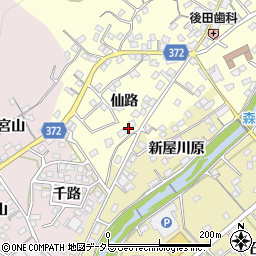 愛知県豊川市国府町仙路18周辺の地図