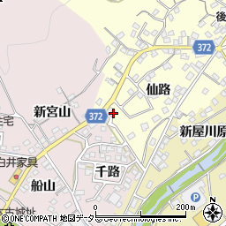 愛知県豊川市国府町仙路25周辺の地図