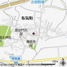 三重県亀山市布気町1724-1周辺の地図