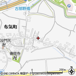 三重県亀山市布気町137-6周辺の地図