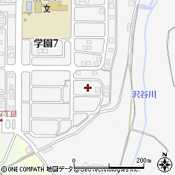 兵庫県三田市学園7丁目20周辺の地図