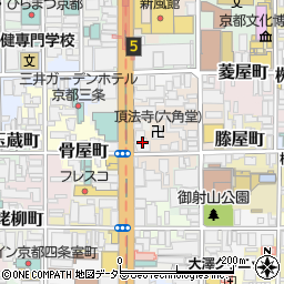 ファミリーマート烏丸六角店周辺の地図