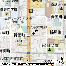 ファミリーマート烏丸六角店周辺の地図