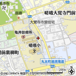 京都府京都市右京区嵯峨釈迦堂大門町5-1周辺の地図