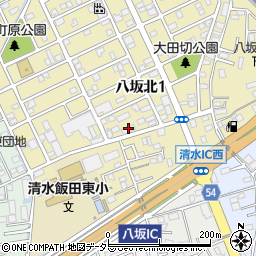 トラスト周辺の地図