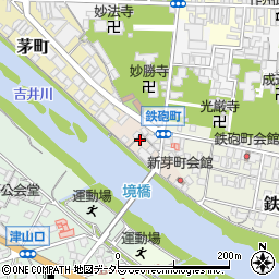 岡山県津山市新茅町周辺の地図