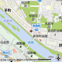 岡山県津山市新茅町周辺の地図