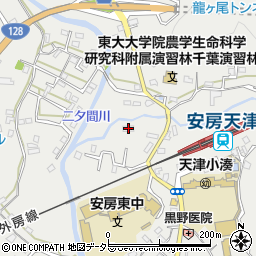 千葉県鴨川市天津1002-6周辺の地図