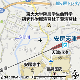 千葉県鴨川市天津1002-5周辺の地図