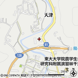 千葉県鴨川市天津696周辺の地図