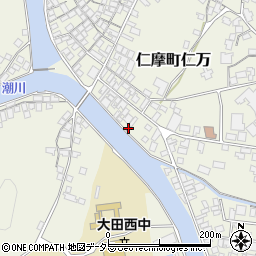 島根県大田市仁摩町仁万上本1516周辺の地図