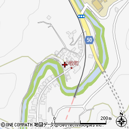 京都府南丹市日吉町殿田西小牧10-1周辺の地図
