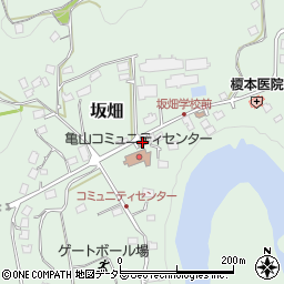 亀山郵便局周辺の地図