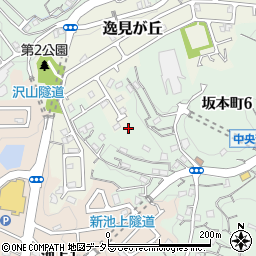 神奈川県横須賀市逸見が丘12-27周辺の地図