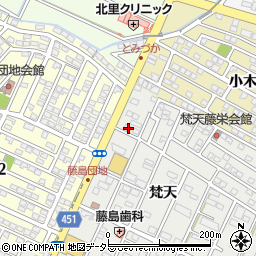 愛知県小牧市藤島町梵天11周辺の地図