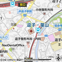 逗子市役所周辺の地図