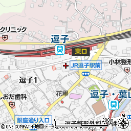 スズキヤ舶来屋逗子駅前店周辺の地図
