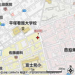 神奈川県平塚市中里7-27周辺の地図