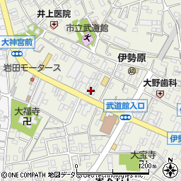ホワイト急便伊勢原中央通り店周辺の地図