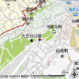 秋山マンション周辺の地図