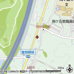 ファミリーマート関倉知南店周辺の地図