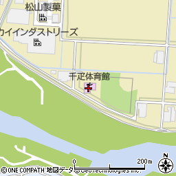 関市千疋体育館周辺の地図