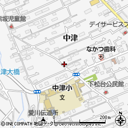 神奈川県愛甲郡愛川町中津677-8周辺の地図