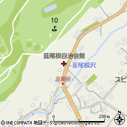 韮尾根自治会館周辺の地図