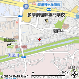 東京都多摩市関戸4丁目32-1周辺の地図