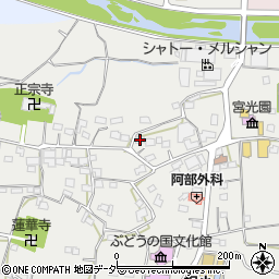 山梨県甲州市勝沼町下岩崎1833周辺の地図